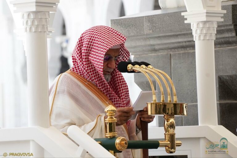 خطبتا-الجمعة-بالحرمين:-حين-ينفصل-العقل-عن-الإيمان-ينهار-العمران-وتنحرف-القاطرة-عن-القضبان.-والإفلاس-الحقيقي-إتيان-المرء-يوم-القيامة-متلبسً