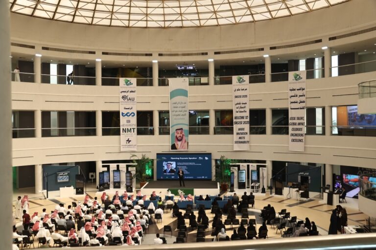 مطورتان-سعوديًا.-إطلاق-تقنيتين-شمسيتين-خلال-منتدى-الطاقة-المتجددة