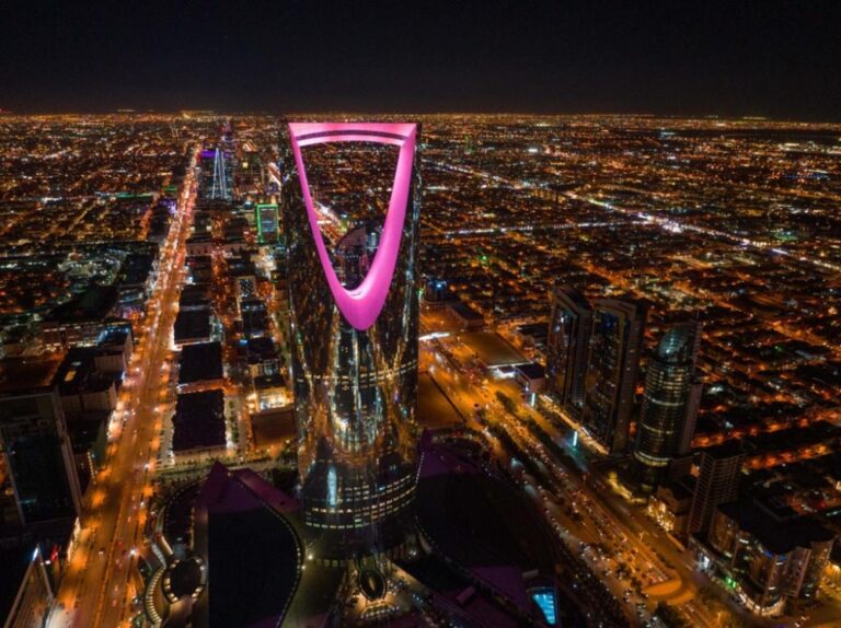 إنجازات-تاريخية.-رؤية-2030-تحقق-مستهدفاتها-في-8-قطاعات-رائدة