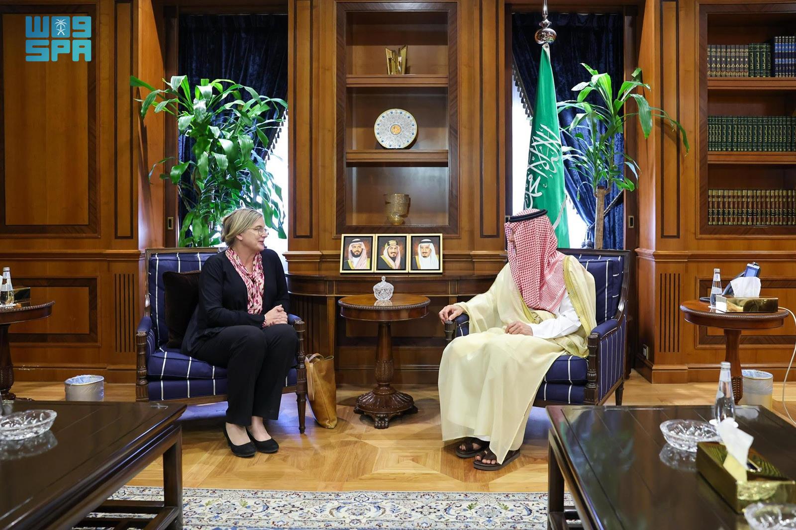 وزير-الدولة-للشؤون-الخارجية-يستقبل-وفدًا-من-معهد-الحوار-السويدي-للشرق-الأوسط-وشمال-أفريقيا