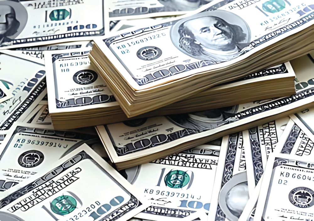 الدولار-يتراجع-مع-ترقب-تطورات-السياسة-التجارية-الأمريكية