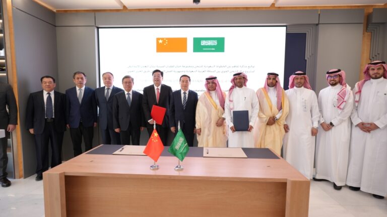 السعودية-للشحن-توقع-مذكرة-تفاهم-مع-مجموعة-الصين-خنان-لبناء-جسر-جوي-عالمي-يربط-آسيا-بالعالم
