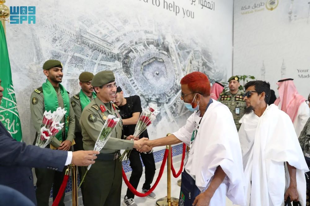 مدير-عام-الجوازات-يستقبل-أولى-رحلات-المستفيدين-من-مبادرة-طريق-مكة