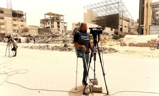 صحفيون-فلسطينيون-يوثقون-معاناة-غزة-رغم-الإصابة-وفقدان-الأهل
