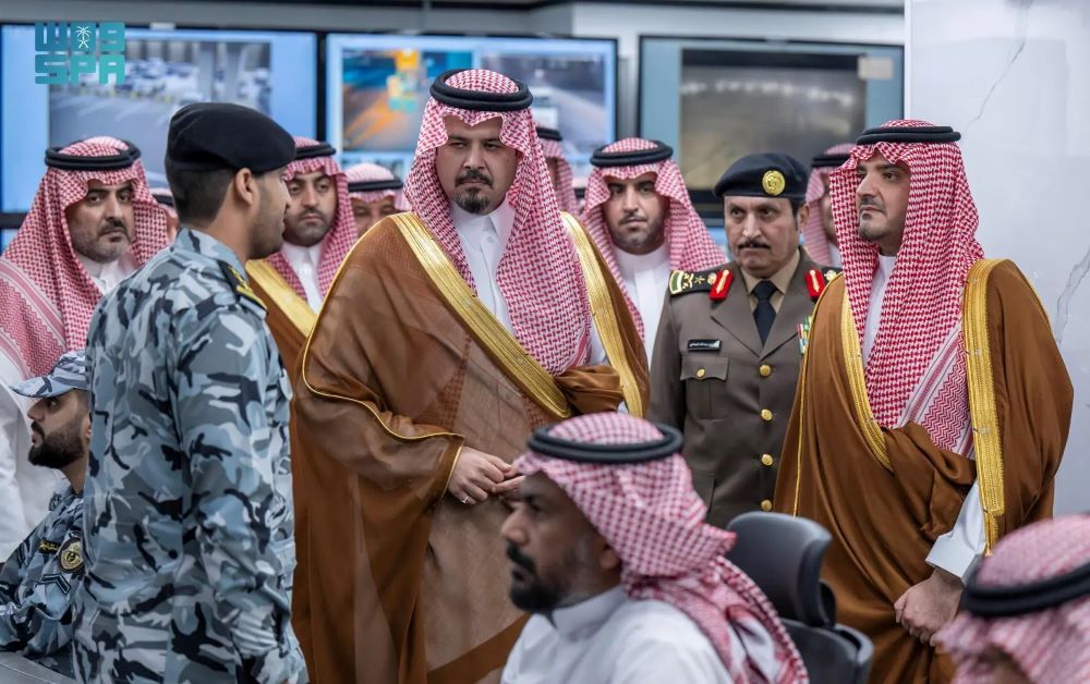 الأمير-عبدالعزيز-بن-سعود-يتابع-سير-العمل-في-مركز-عمليات-أمن-المسجد-النبوي-الشريف