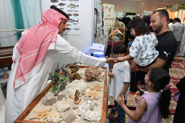 برامج-تثقيفية-وعيادات-بيطرية-تجذب-20-ألف-زائر-في-”عالم-الحيوانات“