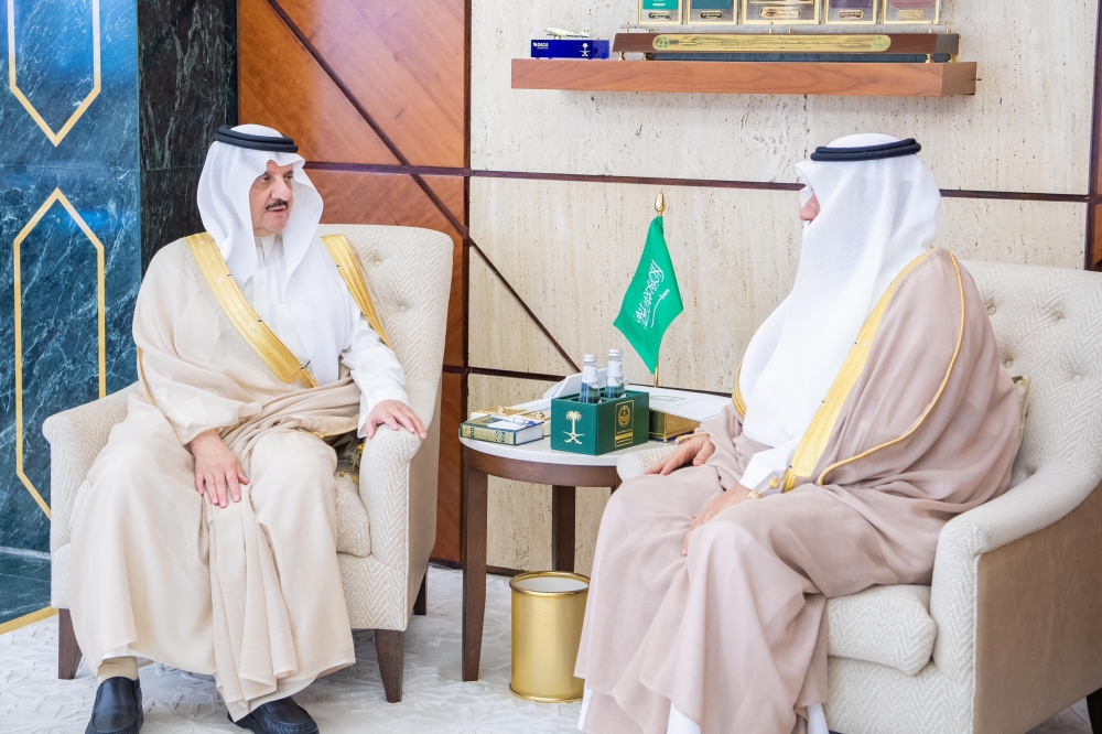 أمير-المنطقة-الشرقية-يستقبل-مدير-عام-فرع-الشؤون-الإسلامية-ويطّلع-على-إنجازات-الفرع