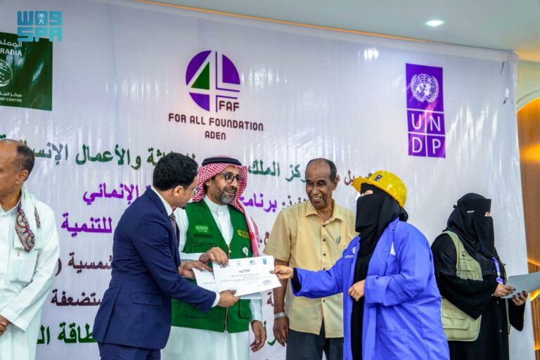 “اغاثي-الملك-سلمان”-ينفذ-برنامج-التطبيق-المهني-في-مجال-المنتجات-الشمسية-بحضرموت