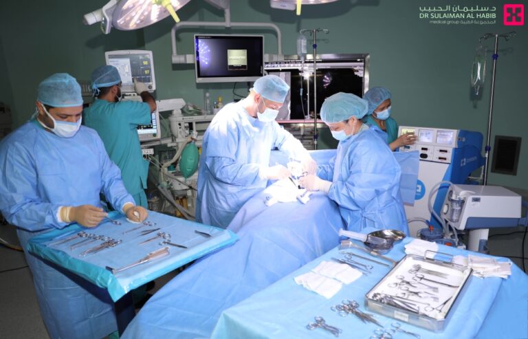 مستشفى-الدكتور-سليمان-الحبيب-بالخبر-يستأصل-“23”-ورماً-منتشراً-بالغدد-“الدرقية-واللمفاوية”