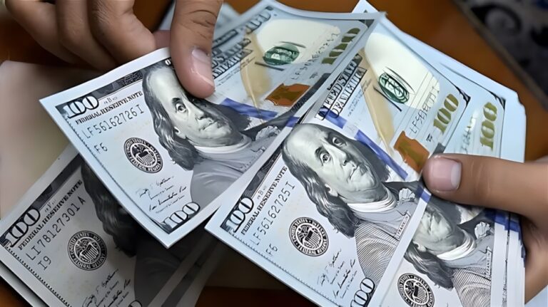 أسعار-العملات.-الدولار-يتراجع-مع-بطء-نمو-مبيعات-التجزئة