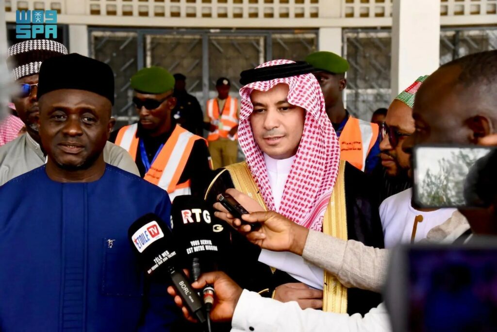 سفير-خادم-الحرمين-في-غينيا-كوناكري-يُودّع-الحجاج