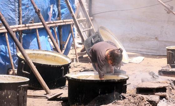 ميس-–-طفلة-في-غزة-تحلم-بوجبة-عدس-وسط-طوابير-الجوع-والنزوح
