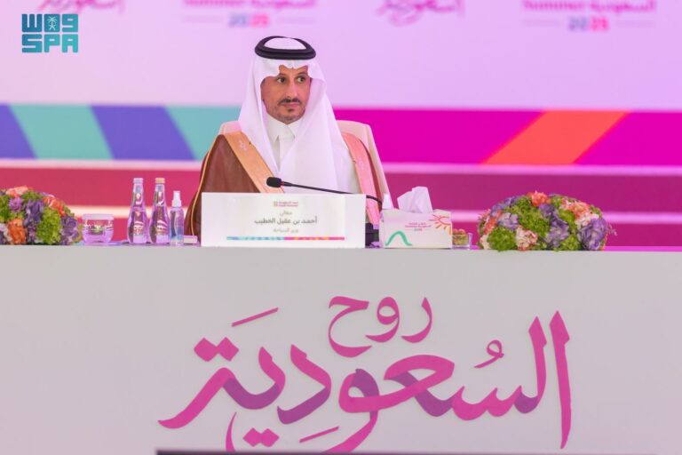 وزير-السياحة-يقود-ورشة-عمل-لإطلاق-برنامج-صيف-السعودية-2025
