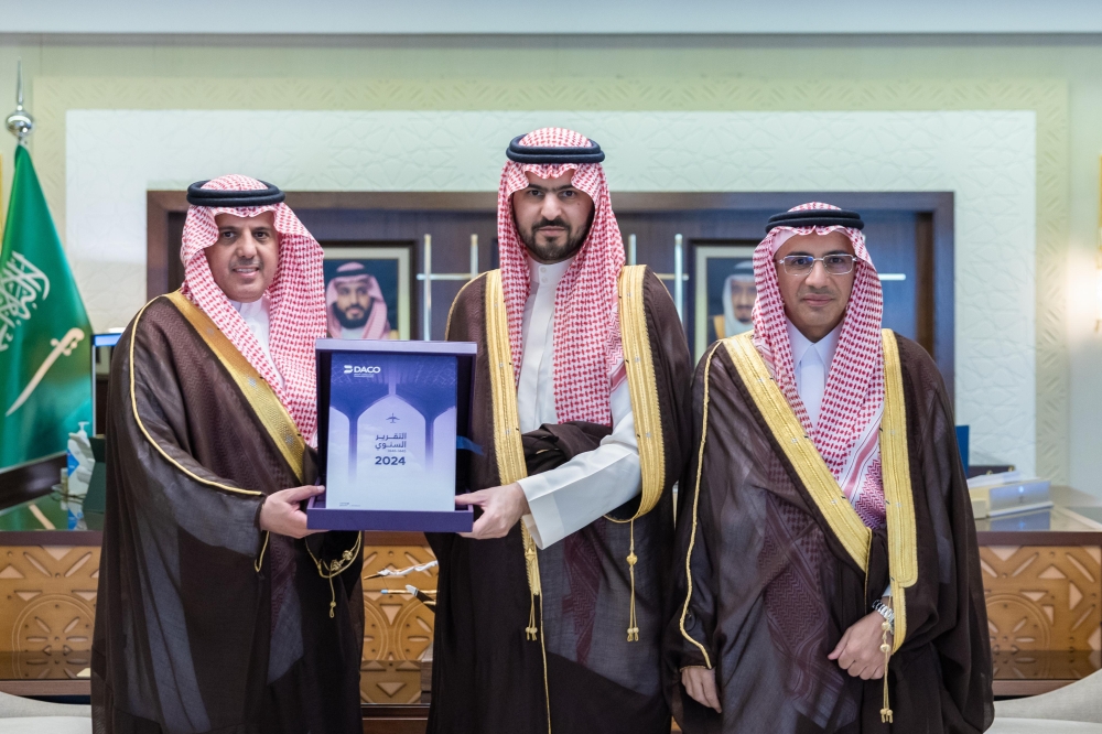 نائب-أمير-الشرقية-يتسلم-التقرير-السنوي-لشركة-مطارات-الدمام-لعام-2024