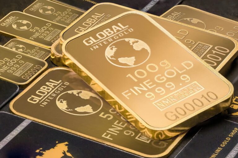 الذهب-يتراجع-بفعل-الدولار-واتفاق-ترامب-الأوروبي