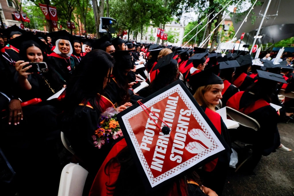 جامعة-هارفرد-تقيم-حفل-تخرج-طلابها-وسط-معركة-قضائية-مع-إدارة-ترامب