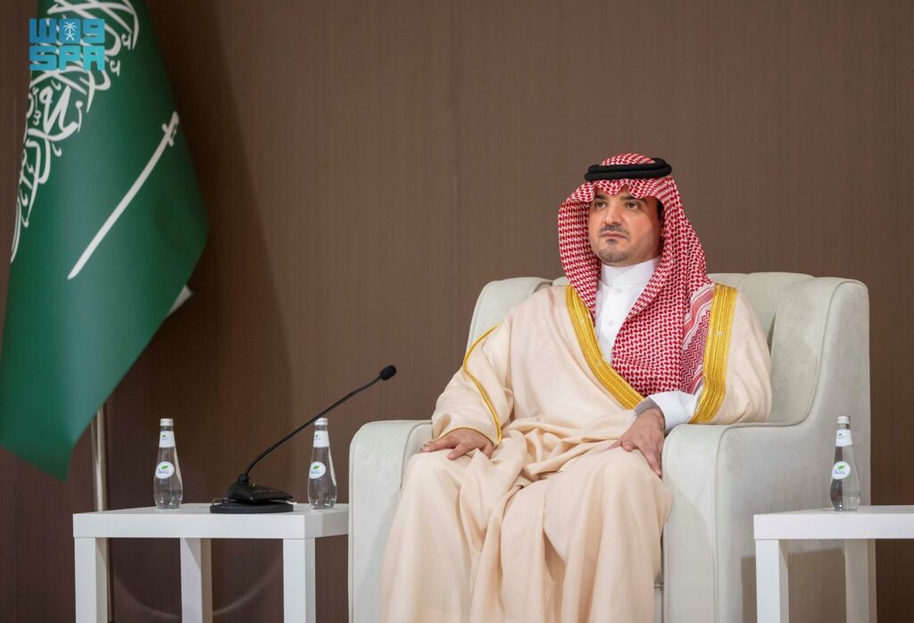 وزير-الداخلية-يلتقي-القيادات-الأمنية-في-محافظة-الطائف