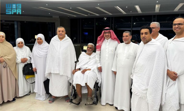 السفير-الحصيني-يودّع-ضيوف-برنامج-خادم-الحرمين-الشريفين-من-حجاج-مصر