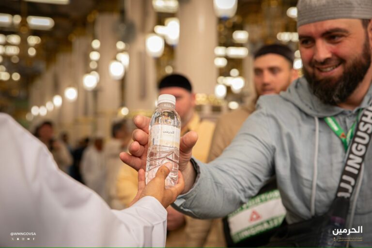 توزيع-218336-عبوة-واستهلاك-3360-طنًا-من-مياه-زمزم-بالمسجد-النبوي-خلال-15-يومًا