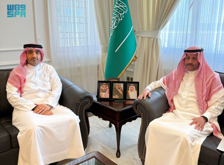 سفير-المملكة-لدى-البحرين-يلتقي-الشيخ-عبدالله-آل-خليفة