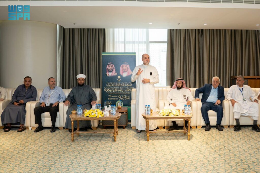 مستشار-الرئيس-الفلسطيني-للشؤون-الدينية-ووزير-الأوقاف-يلتقيان-بالحجاج-الفلسطينيين-المستضافين-ضمن-برنامج-ضيوف-خادم-الحرمين