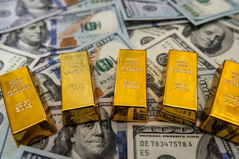 مع-صعود-الدولار.-أسعار-الذهب-تتراجع-بعد-أعلى-مستوى-في-4-أسابيع