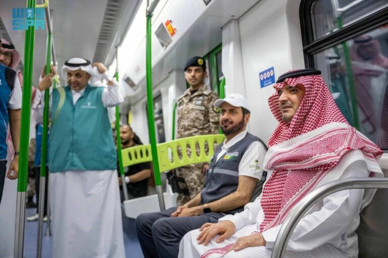 الأمير-عبدالعزيز-بن-سعود-يقف-على-جاهزية-قطار-المشاعر-المقدسة
