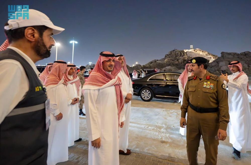 الأمير-عبدالعزيز-بن-سعود-يزور-موقع-مشروع-تظليل-جبل-الرحمة-بمشعر-عرفات