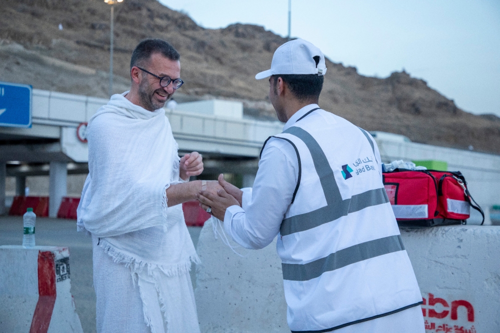 في-يوم-عرفة.-بنك-الرياض-يواصل-جهوده-التطوعية-بالمشاعر-المقدسة