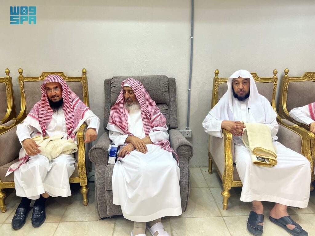 مفتي-عام-المملكة-يستقبل-عضوين-من-هيئة-كبار-العلماء