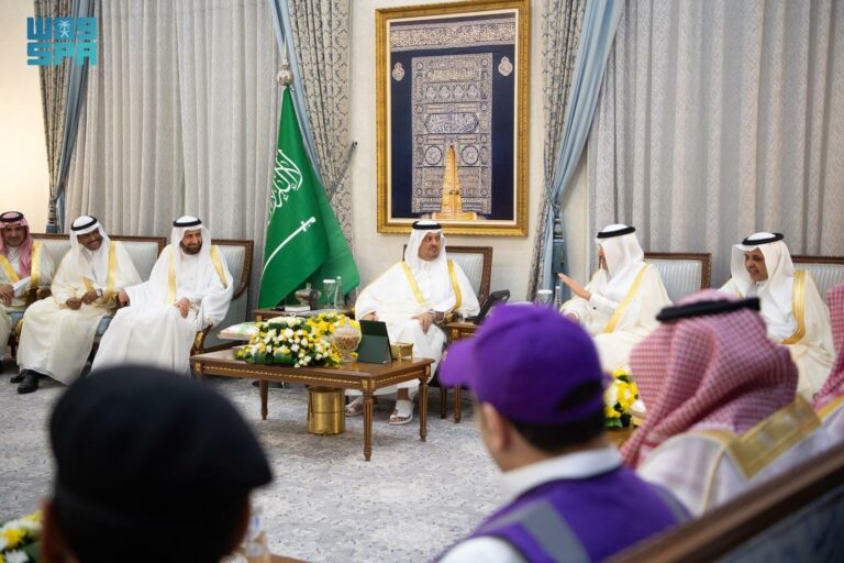 نائب-أمير-منطقة-مكة-المكرمة-يستقبل-وزيري-الحج-والنقل-ومدير-الدفاع-المدني-بمقر-الإمارة-بمشعر-منى