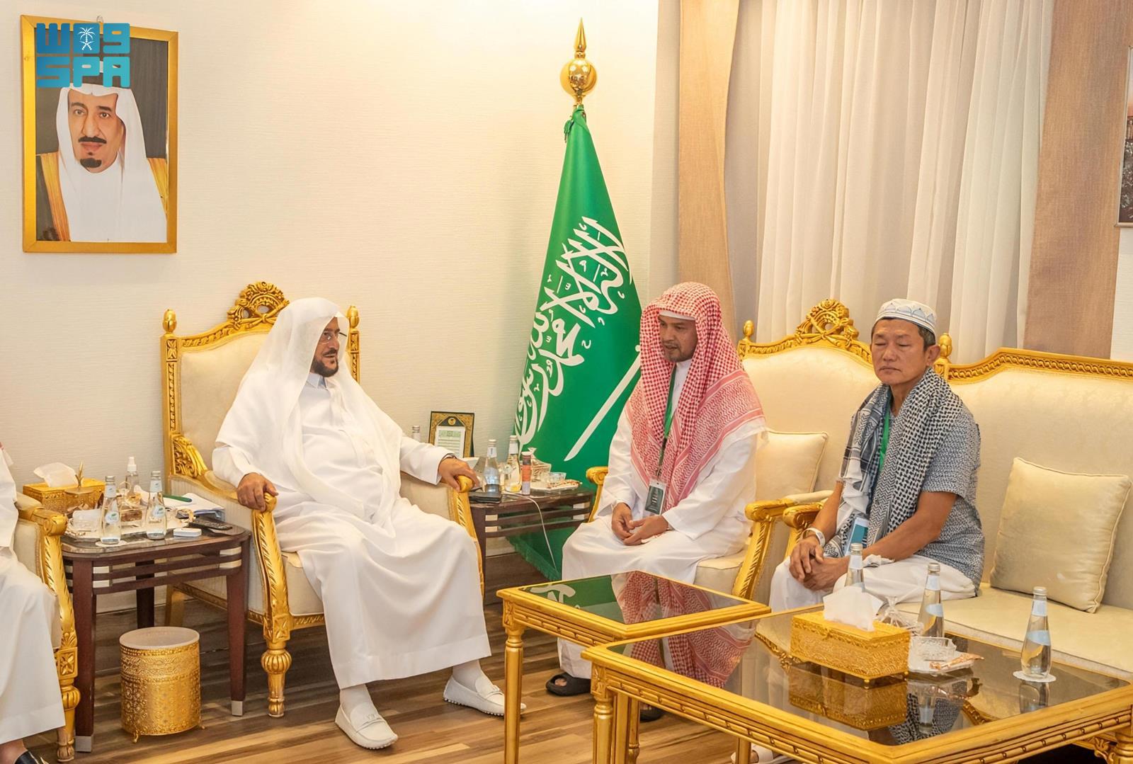 وزير-الشؤون-الإسلامية-يستقبل-عضو-البرلمان-التايلندي-والقاضي-الأول-بمحكمة-الاستئناف-في-بانكوك