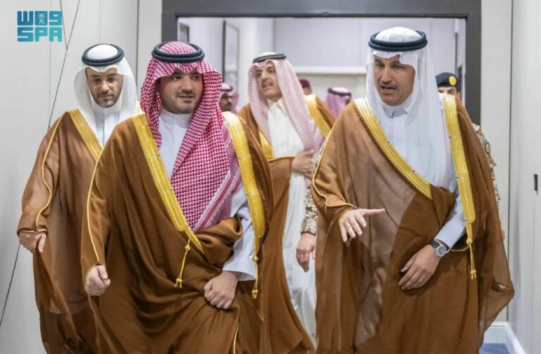الأمير-عبدالعزيز-بن-سعود-يزور-مقر-المركز-العام-للنقل-في-مشعر-عرفة