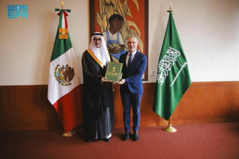 السفير-المناور-يقدّم-أوراق-اعتماده-لمدير-عام-المراسم-بالخارجية-المكسيكية