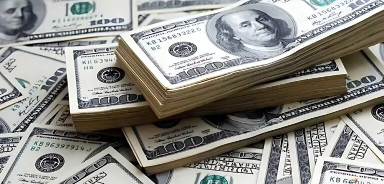 تراجع-الدولار-وسط-تباطؤ-التضخم-واحتمالات-خفض-أسعار-الفائدة