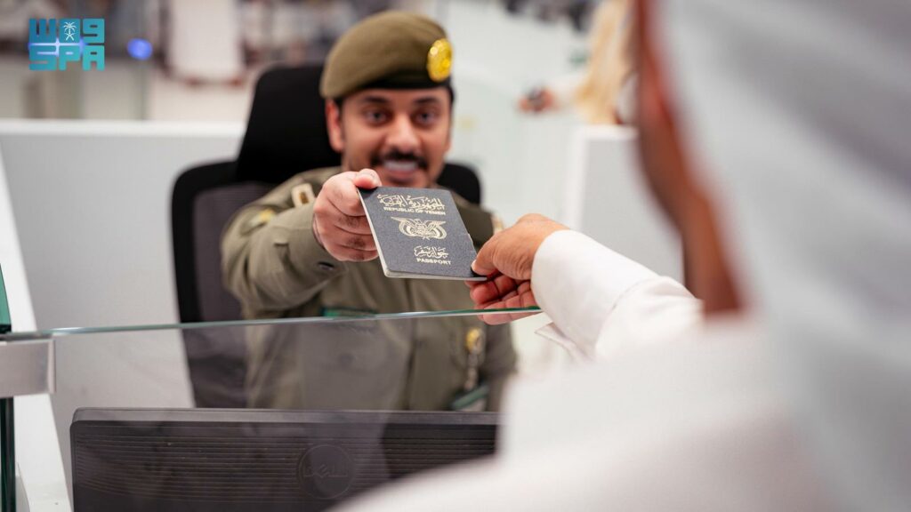 جوازات-منفذ-الوديعة-تنهي-إجراءات-مغادرة-ضيوف-الرحمن-بعد-أدائهم-مناسك-الحج