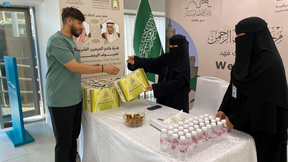 توديع-حجاج-البحرين-بهدية-خادم-الحرمين-من-المصحف-عبر-جسر-الملك-فهد