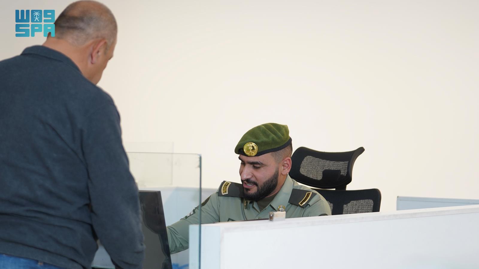 جوازات-منفذ-الحديثة-تنهي-إجراءات-مغادرة-ضيوف-الرحمن-بعد-أدائهم-مناسك-الحج