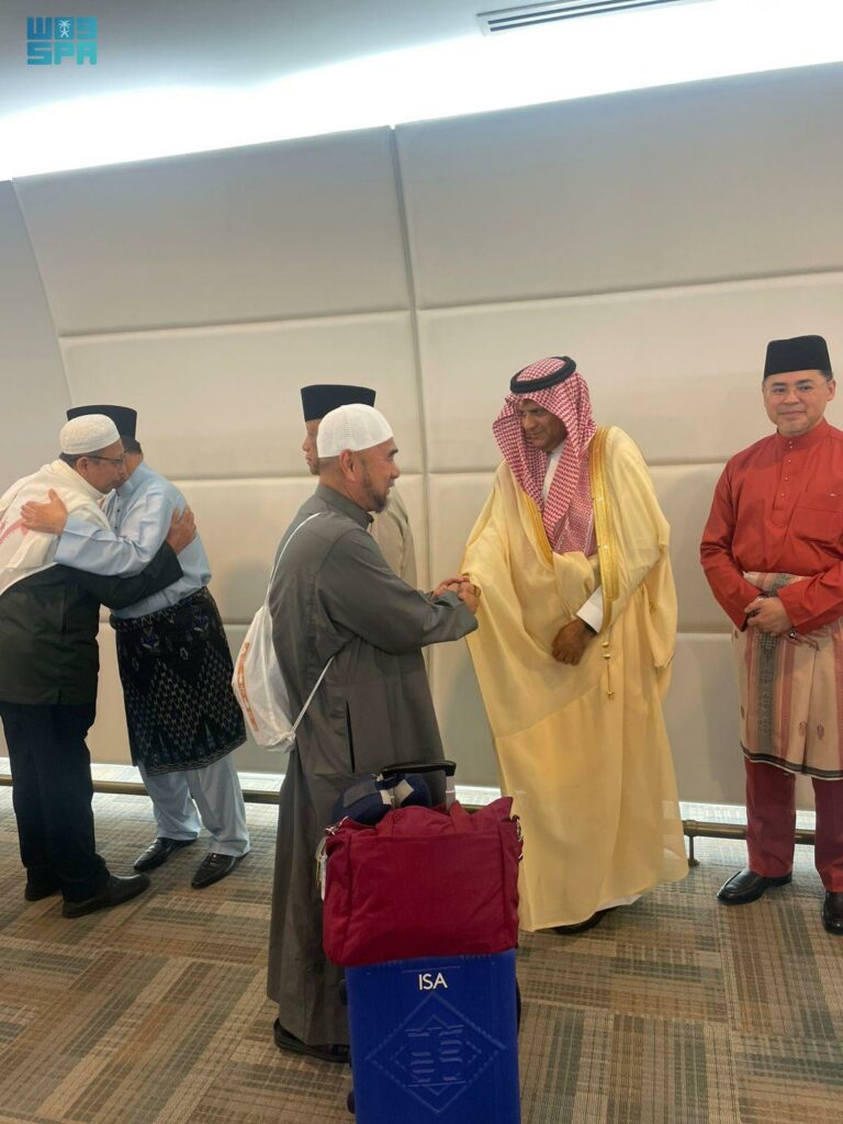 سفير-المملكة-لدى-بروناي-دار-السلام-يستقبل-الحجاج-العائدين-من-المشاعر-المقدسة-بعد-أدائهم-فريضة-الحج