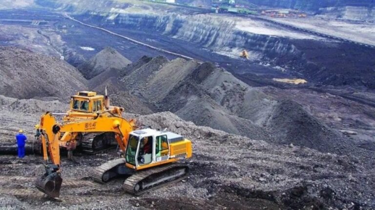 بينها-طرح-رخص.-فرص-استثمارية-واعدة-في-قطاع-التعدين-بالمملكة
