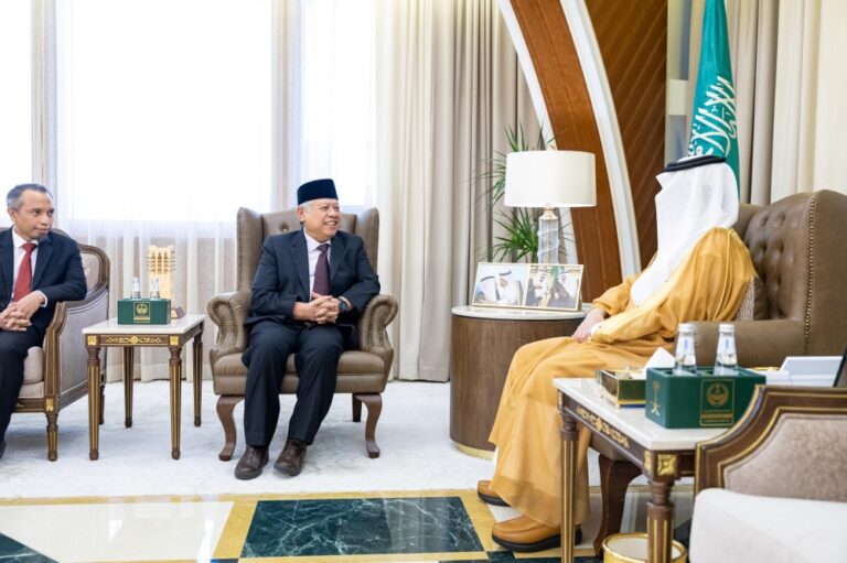 أمير-المنطقة-الشرقية-يستقبل-سفير-جمهورية-اندونيسيا-لدى-المملكة