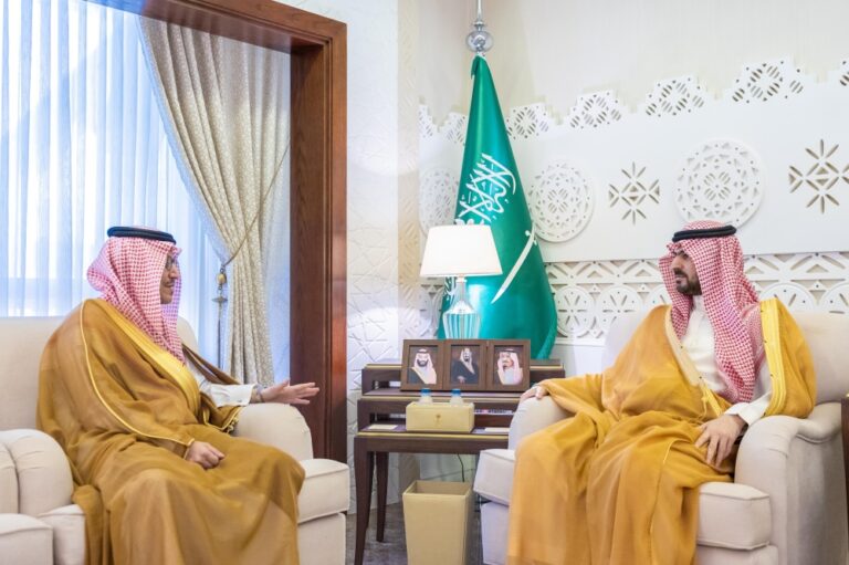 نائب-أمير-الشرقية-يطالع-مشاريع-“الزكاة-والضريبة”-في-المنطقة