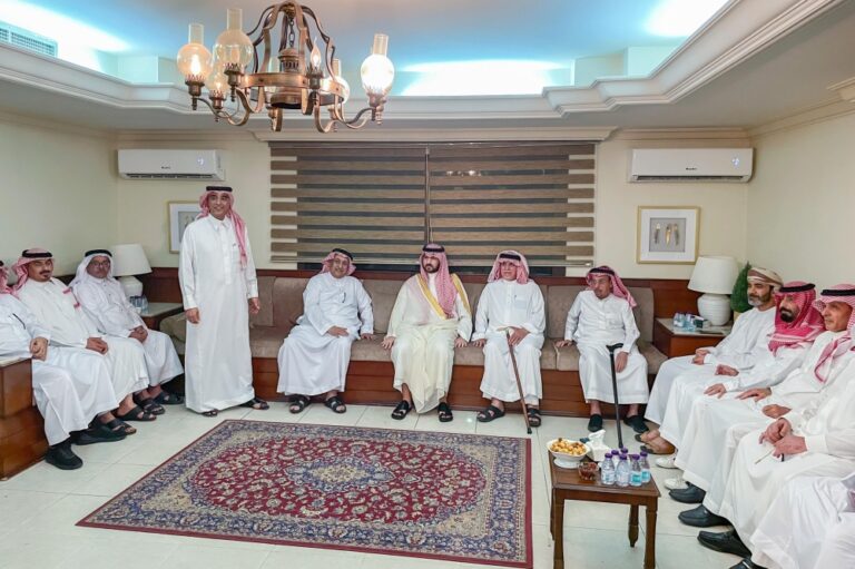 نائب-أمير-الشرقية-يقدم-التعازي-لأسرة-العطيشان-في-وفاة-والدتهم
