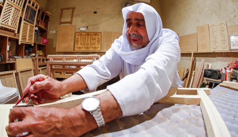 الأحساء-تستعرض-تجاربها-في-الحرف-اليدوية-والفنون-بفرنسا
