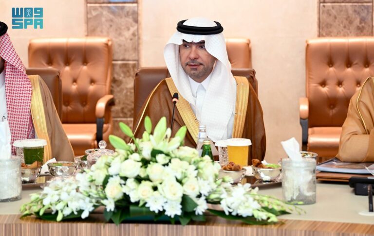 وزير-البلديات-والإسكان-يتفقد-المشاريع-التنموية-والخدمية-بالشرقية
