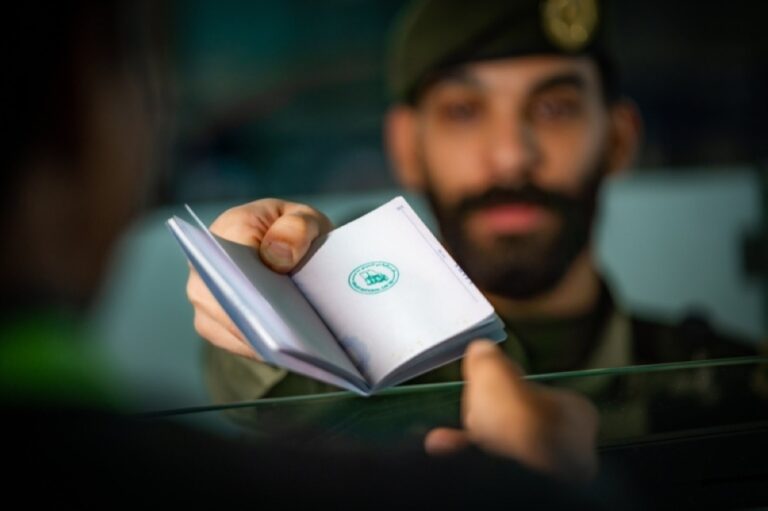 للزائرين.-خطوات-تمديد-تأشيرات-الزيارة-المنتهية-لغرض-المغادرة