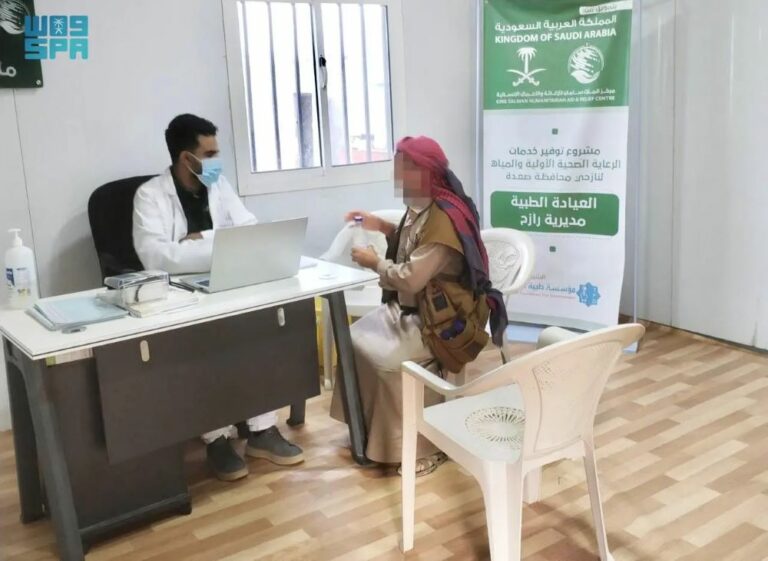 العيادات-الطبية-المتنقلة-لمركز-الملك-سلمان-للإغاثة-تقدم-خدماتها-في-رازح