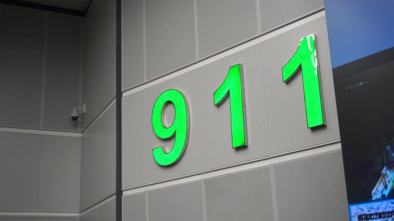 أحالها-للجهات-الأمنية-والخدمية-المعنية.-“911”-يتعامل-مع-2,888,032-اتصالاً-خلال-يونيو-2025