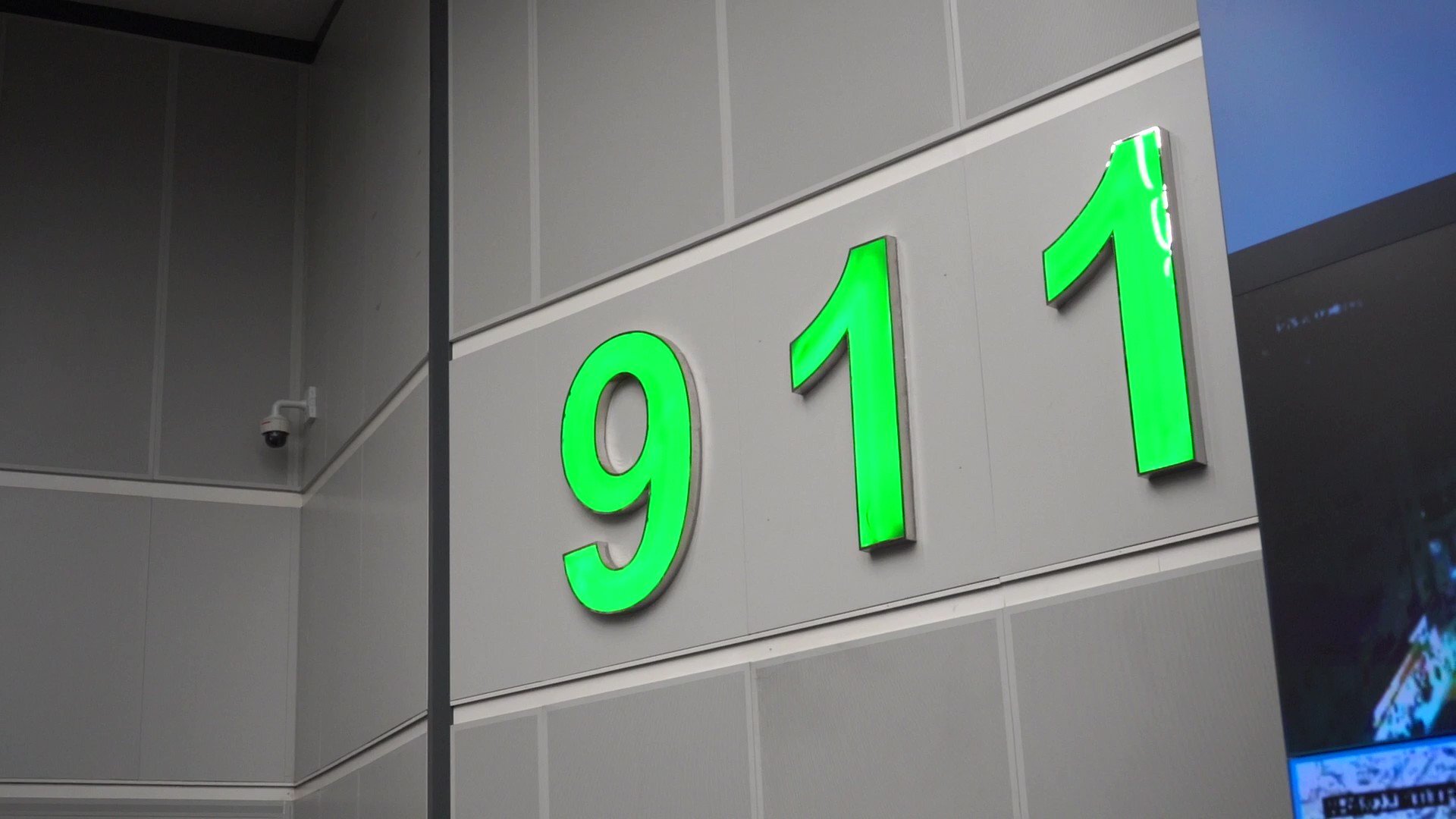 أحالها-للجهات-الأمنية-والخدمية-المعنية.-“911”-يتعامل-مع-2,888,032-اتصالاً-خلال-يونيو-2025