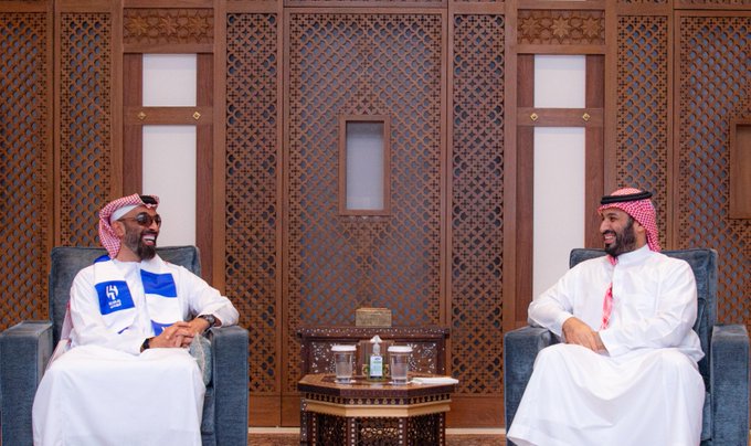 سمو-ولي-العهد-يستقبل-نائب-حاكم-إمارة-أبوظبي-مستشار-الأمن-الوطني-بدولة-الإمارات